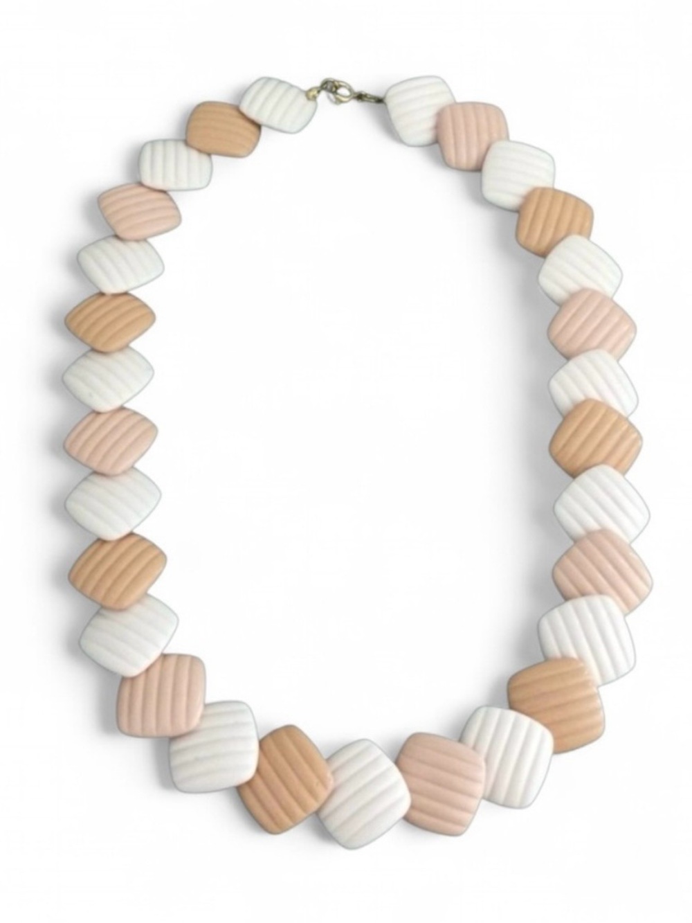 Vintage 1985 Avon Summer Sands Necklace – Dusty Pink & Cream Ribbed Square Beads - Picture 4 of 10